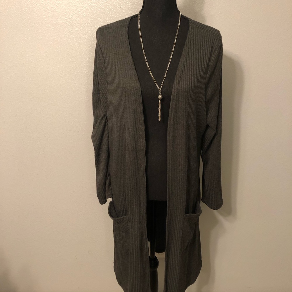 Grey cardigan **FREE NECKLACE INCLUDED**